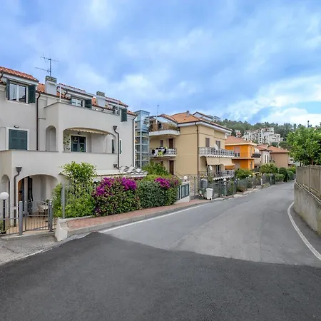 Daire Babyaccommodation In Family Iii Pietra Ligure